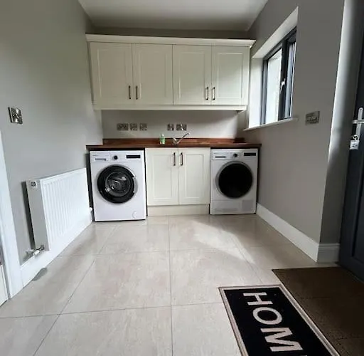 Hébergement de vacances Carhan House - *